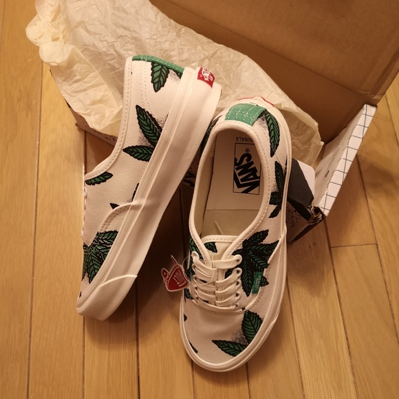 Vans OG Authentic LX Sneakers in Sweet Leaf - Picture 1 of 7